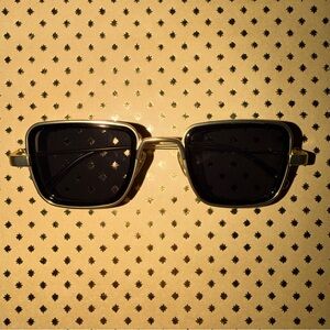 🆕 NEW Unisex UV400 Gold and Black Sunglasses